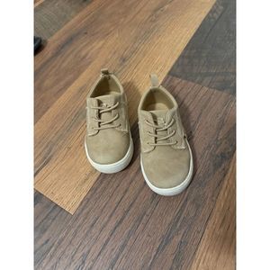 toddler boy oshkosh SIZE 6 tan shoes
